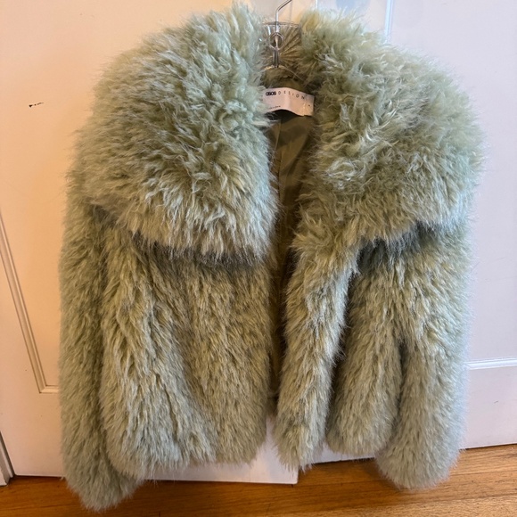 ASOS DESIGN cropped faux fur jacket in sage - Picture 1 of 3